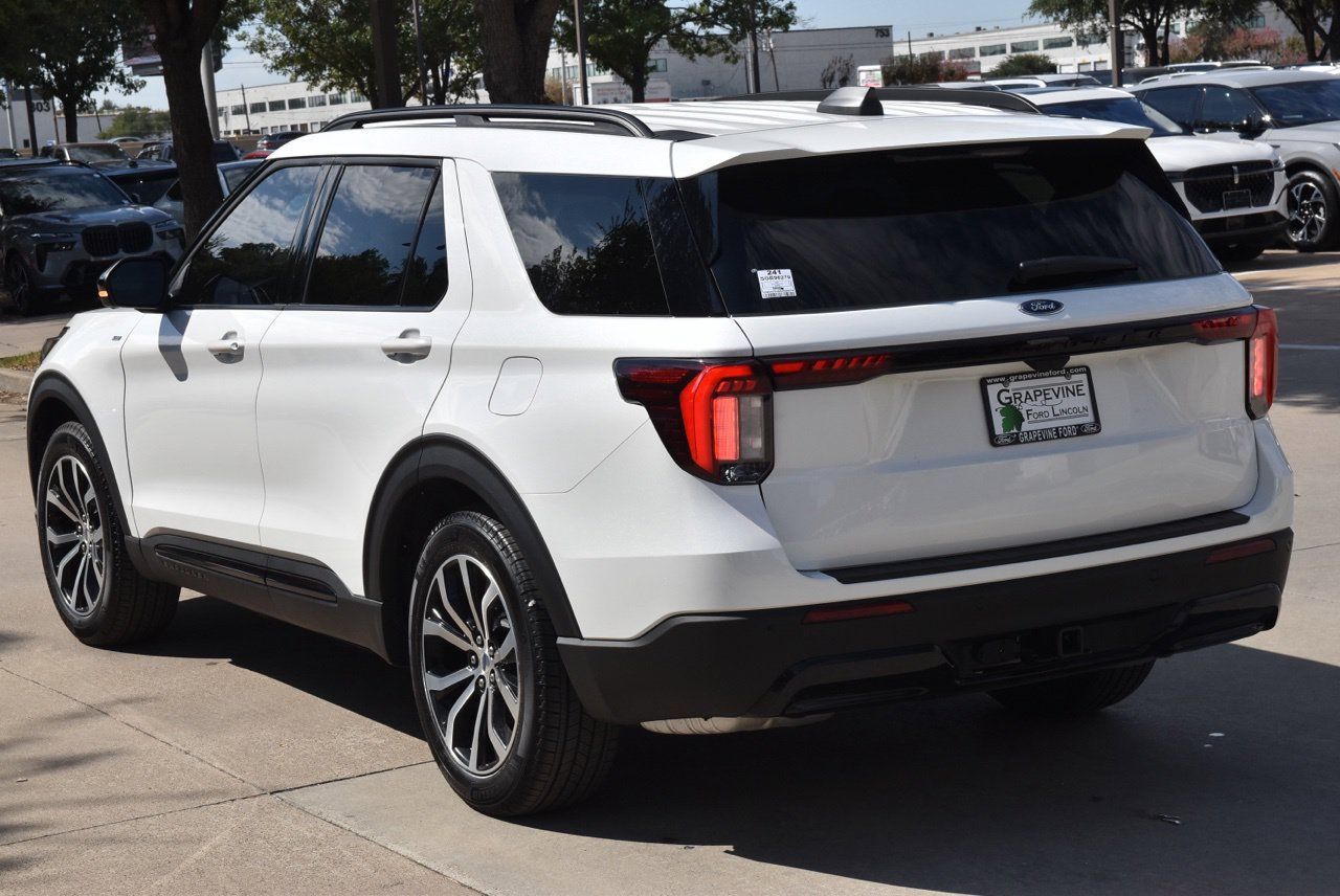 Certified 2025 Ford Explorer ST-Line RWD image 10