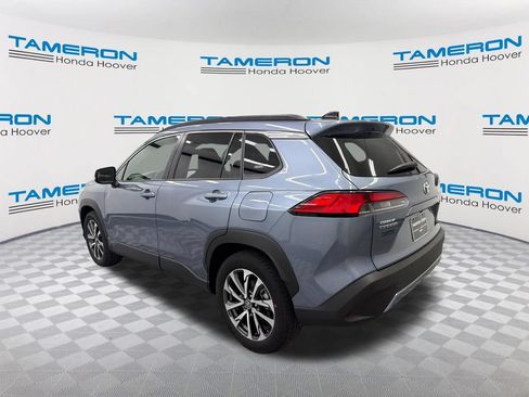 Used 2025 Toyota Corolla Cross XLE FWD image 3