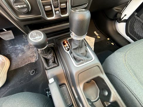 Used 2022 Jeep Wrangler Sport AWD/4WD image 23
