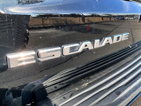 Used 2021 Cadillac Escalade Premium Luxury image 34