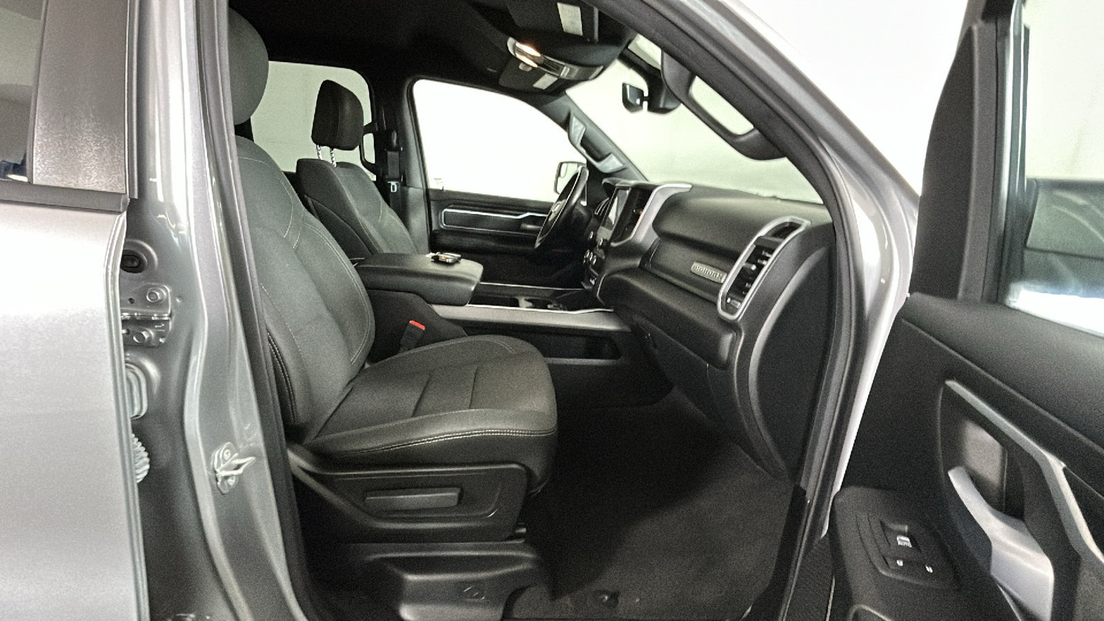 Used 2022 RAM 1500 Big Horn AWD/4WD image 36