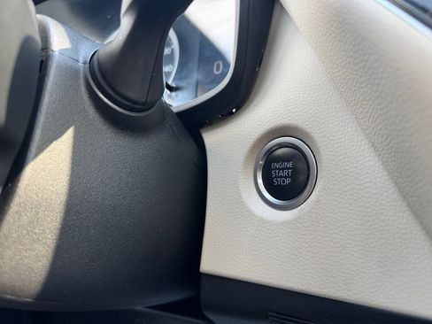 Used 2021 Toyota Corolla LE image 6