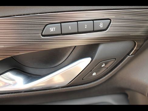 Used 2022 GMC Terrain SLT image 25