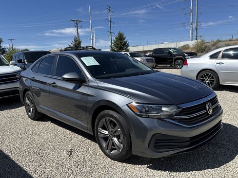 Used 2023 Volkswagen Jetta SE FWD image 2