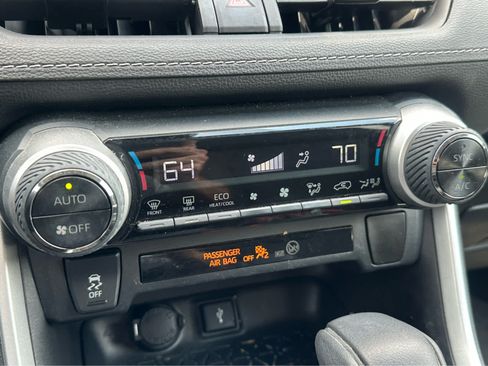 Used 2021 Toyota RAV4 XLE w/ Convenience Package AWD/4WD image 17
