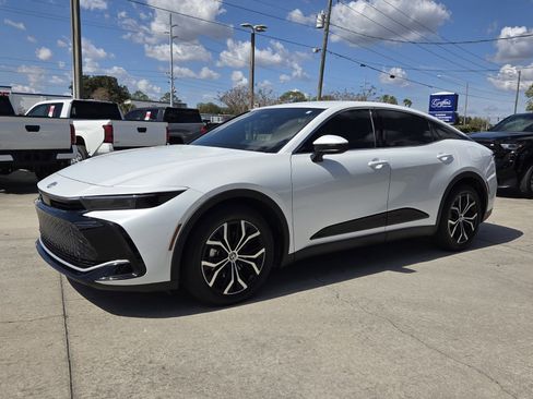 Certified 2024 Toyota Crown XLE image 3