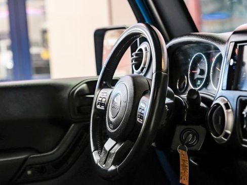 Used 2015 Jeep Wrangler Unlimited Sahara w/ Connectivity Group image 16