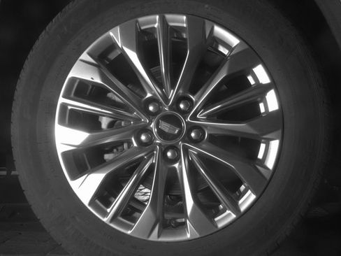 Used 2024 Cadillac XT4 Premium Luxury image 12