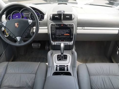 Used 2005 Porsche Cayenne Turbo AWD/4WD image 2
