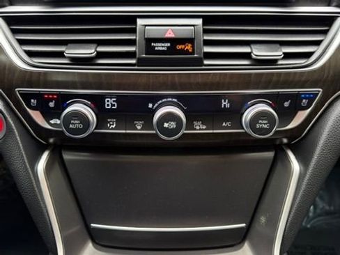 Used 2018 Honda Accord Touring image 38