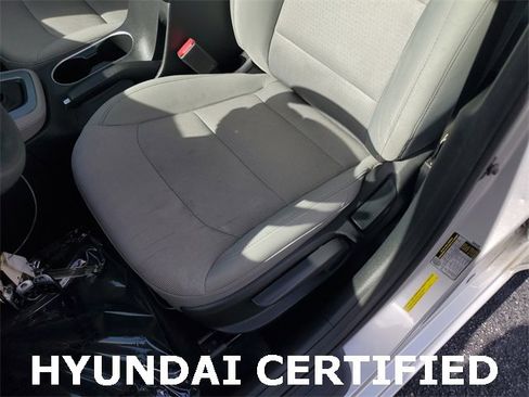 Used 2017 Hyundai Elantra SE image 19