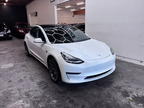 Used 2020 Tesla Model 3 Standard Range Plus RWD image 2