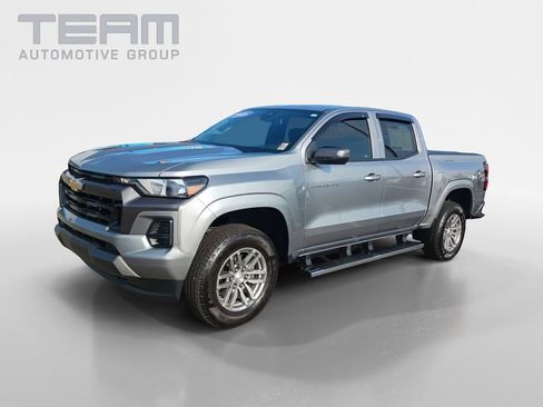 Used 2025 Chevrolet Colorado LT AWD/4WD image 3