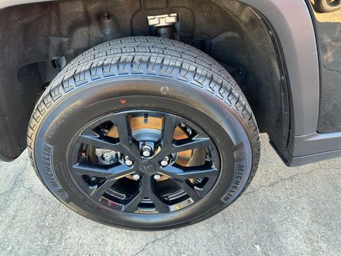 New 2025 Jeep Grand Cherokee Altitude image 7