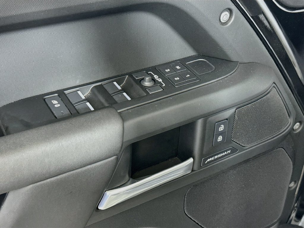 Used 2025 Land Rover Defender 110 S AWD/4WD image 18