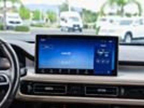 Used 2023 Lincoln Nautilus AWD w/ Premium Package image 15