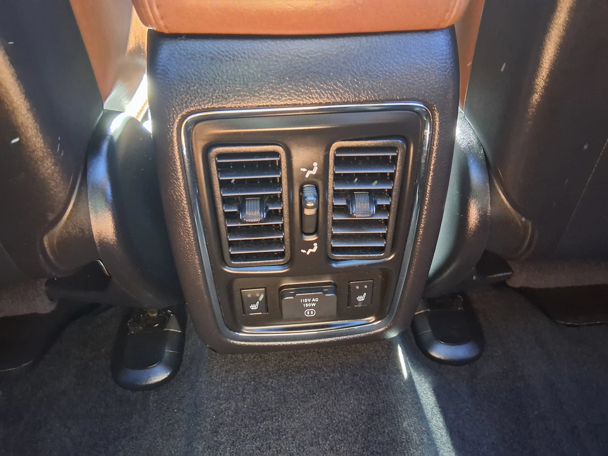 Used 2011 Jeep Grand Cherokee Overland AWD/4WD image 15
