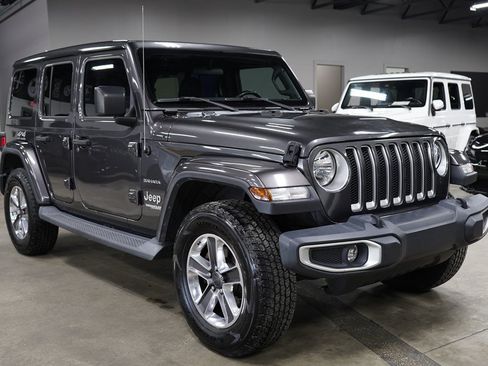 Used 2019 Jeep Wrangler Unlimited Sahara AWD/4WD image 7