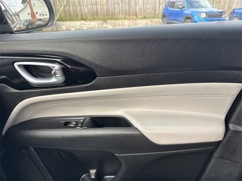 Used 2022 Jeep Compass Limited image 25