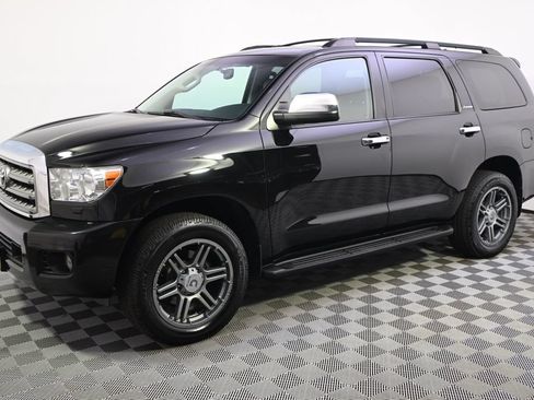 Used 2017 Toyota Sequoia Platinum AWD/4WD image 2