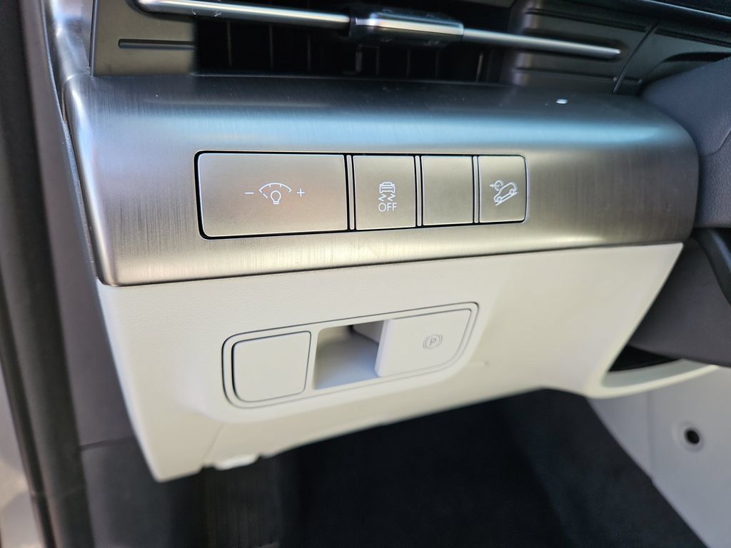 Used 2025 Hyundai Kona SEL FWD image 25