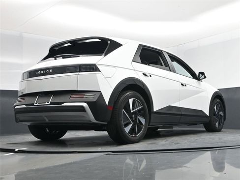 New 2026 Hyundai Ioniq 5 SEL image 14