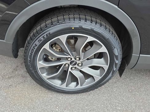 Used 2023 Lincoln Nautilus Reserve w/ Equipment Group 201A image 6