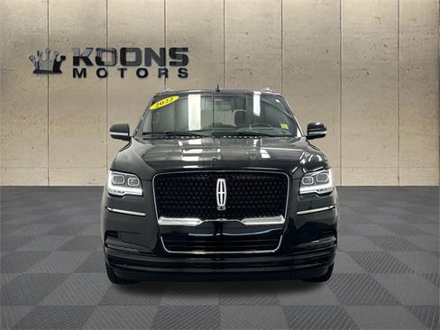 Used 2022 Lincoln Navigator Reserve image 3