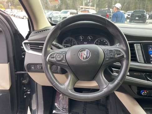 Used 2020 Buick Enclave Essence image 16