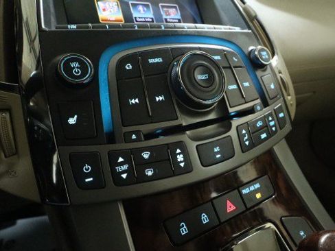 Used 2013 Buick LaCrosse Leather FWD image 18