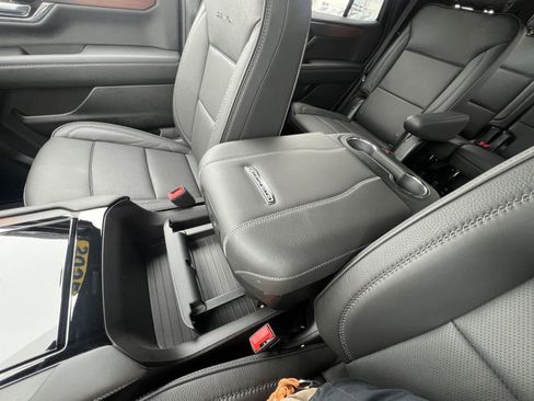 Used 2025 GMC Yukon Denali image 36