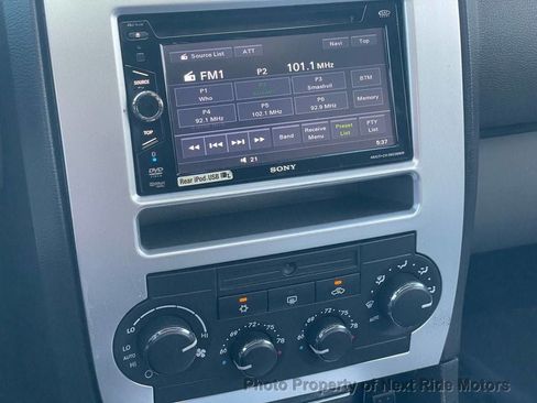 Used 2006 Chrysler 300 C w/ Navigation & Sound Group II RWD image 19