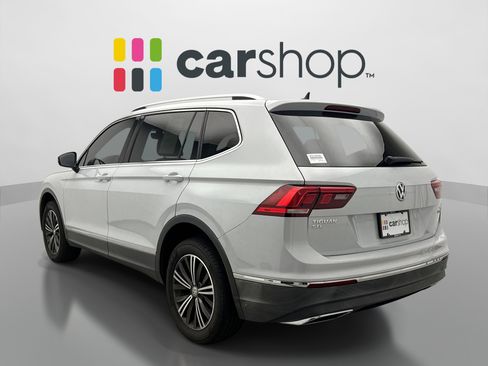Used 2018 Volkswagen Tiguan SEL AWD/4WD image 2
