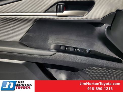 Used 2025 Toyota Camry SE image 25