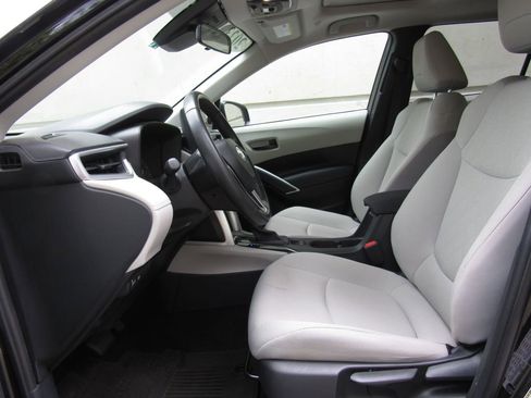 Certified 2023 Toyota Corolla Cross LE w/ Moonroof Package AWD/4WD image 10