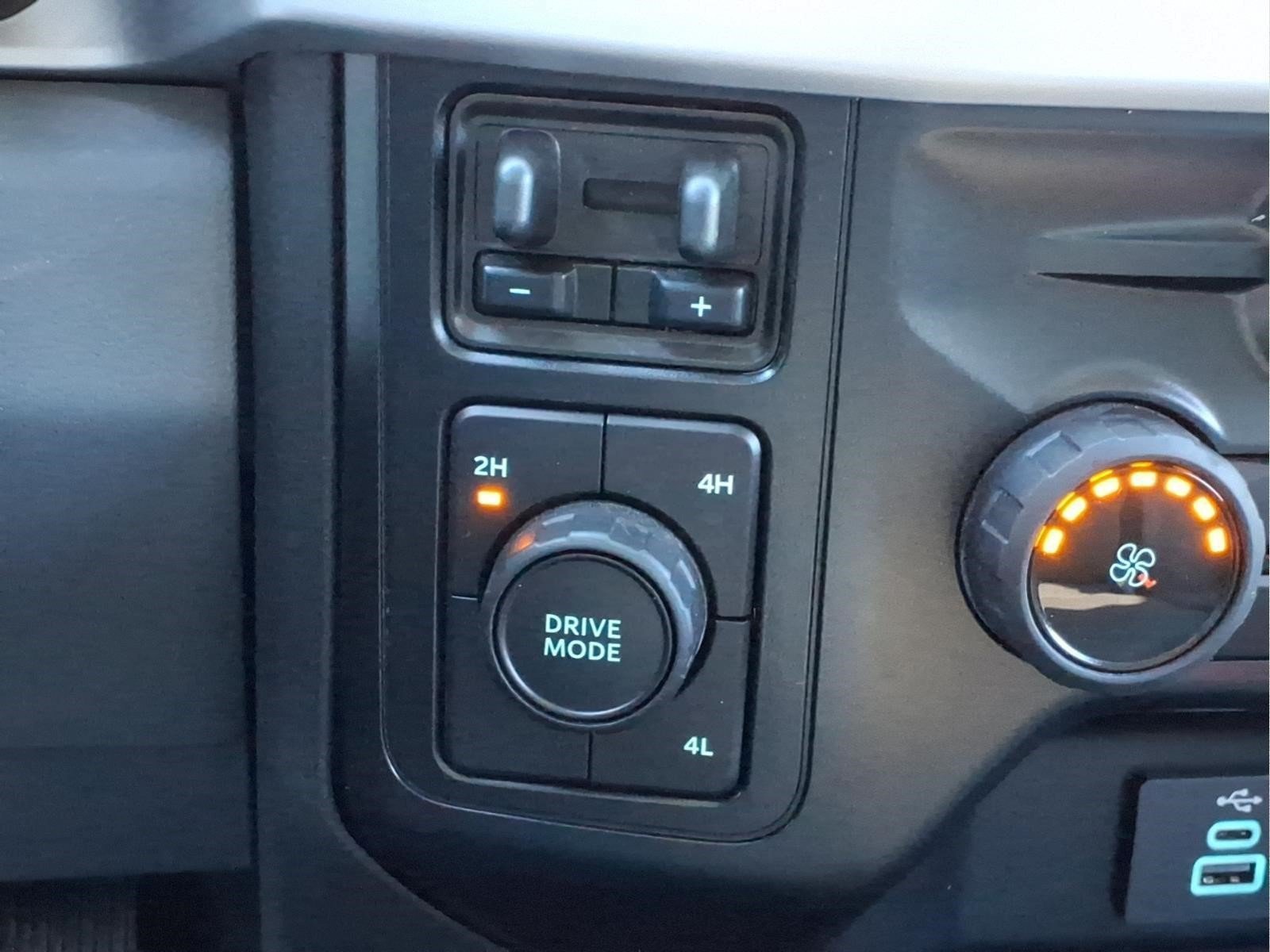 Used 2024 Ford F350 XLT AWD/4WD image 11