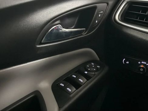 Used 2018 Chevrolet Equinox LS FWD image 15