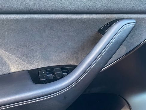 Used 2020 Tesla Model Y Long Range image 30