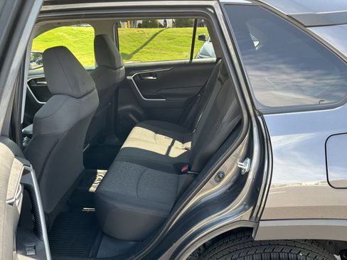 Used 2021 Toyota RAV4 XLE AWD/4WD image 30