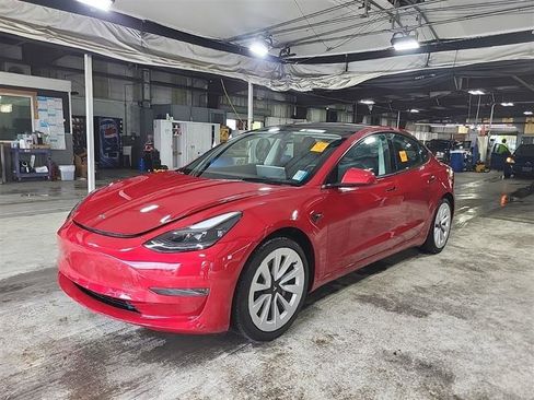 Used 2022 Tesla Model 3 Standard Range image 4