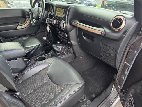 Used 2017 Jeep Wrangler Unlimited Sahara AWD/4WD image 27