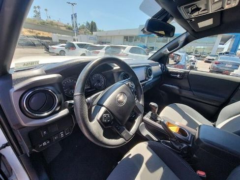 Used 2021 Toyota Tacoma TRD Off-Road w/ Technology Package AWD/4WD image 10