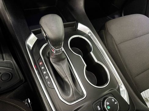 Used 2021 Chevrolet Traverse LT image 17