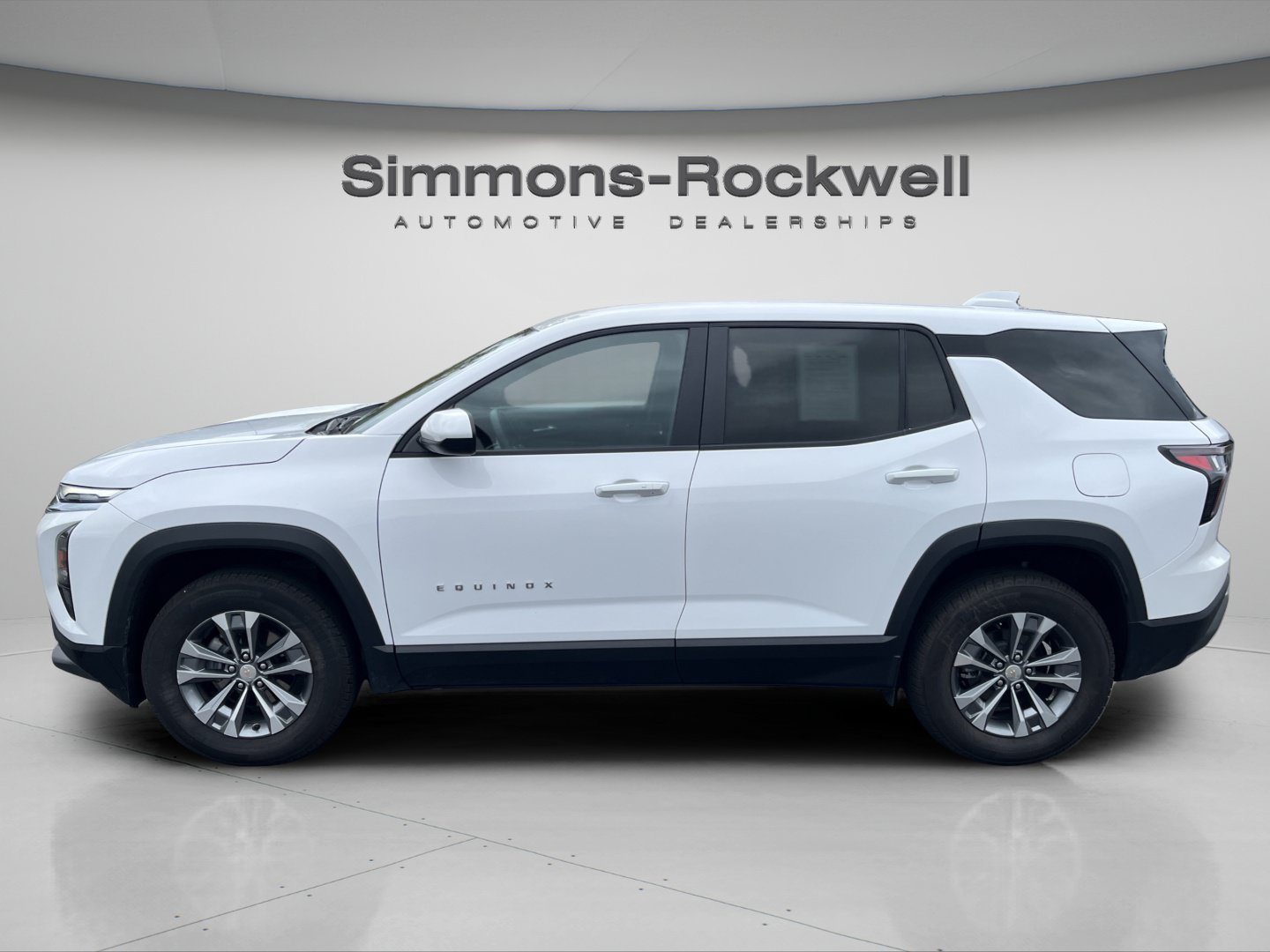 Used 2026 Chevrolet Equinox LT AWD/4WD image 2