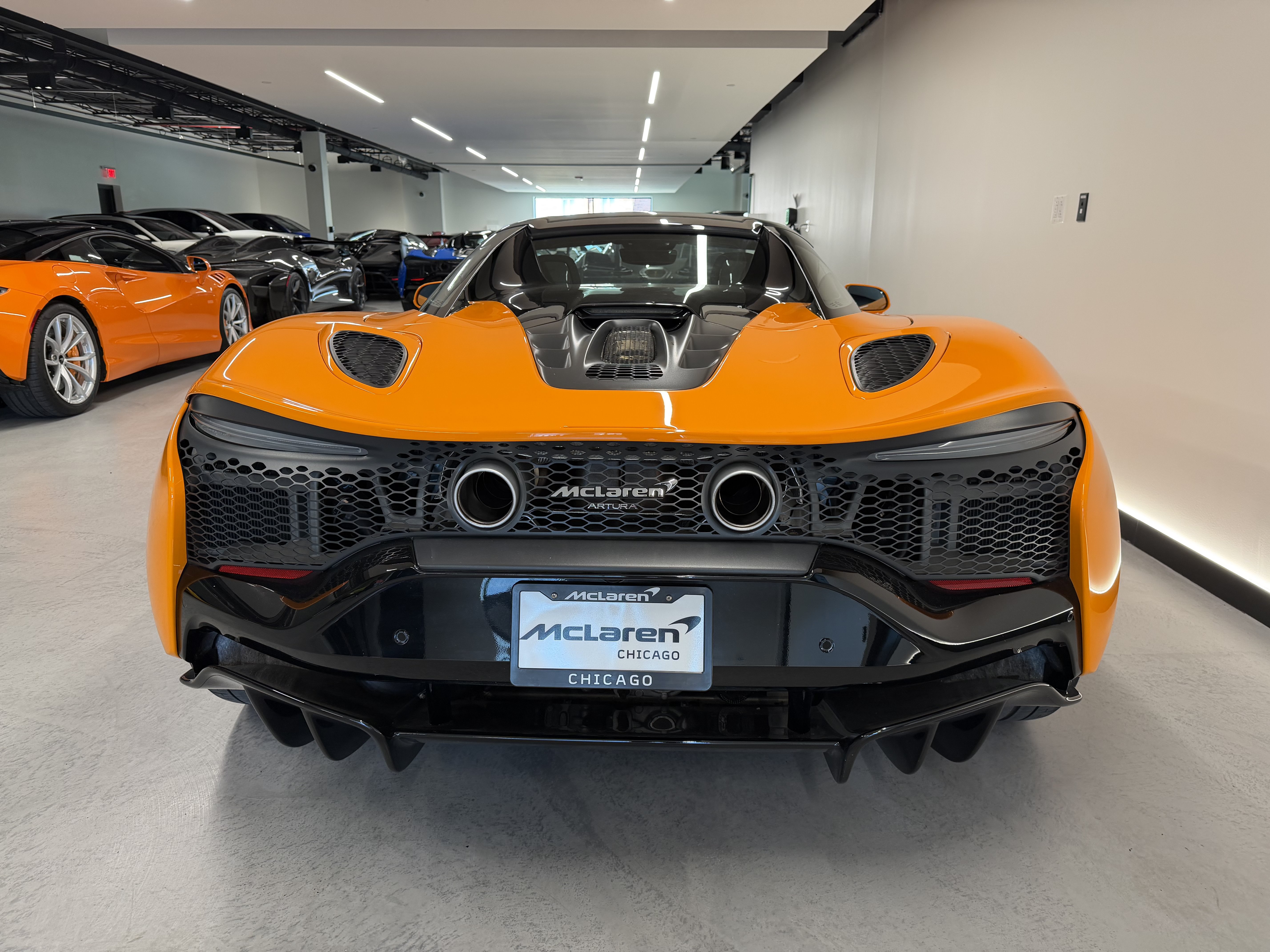 Used 2025 McLaren Artura Spider RWD image 3