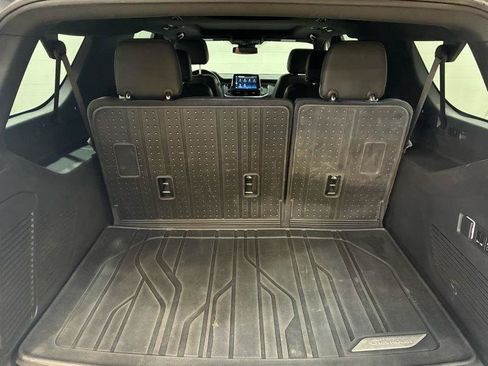 Used 2023 Chevrolet Suburban Premier RWD image 21