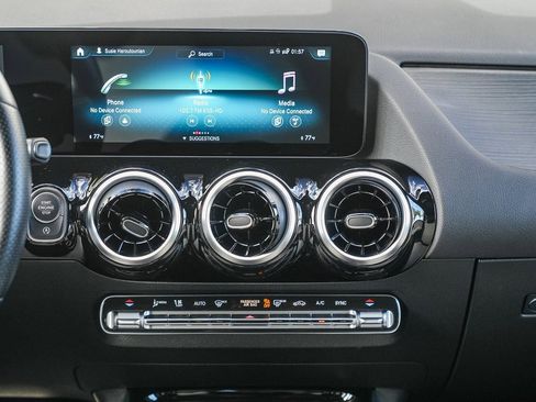 Used 2022 Mercedes-Benz GLA 250 GLA 250 image 13