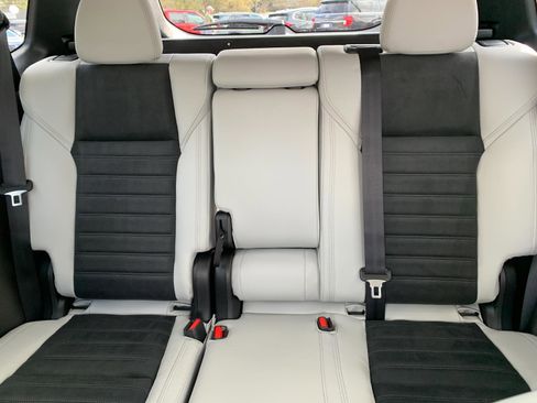 New 2025 Mitsubishi Outlander SE image 18