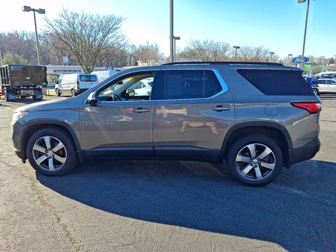 Used 2020 Chevrolet Traverse LT w/ LT Premium Package image 4
