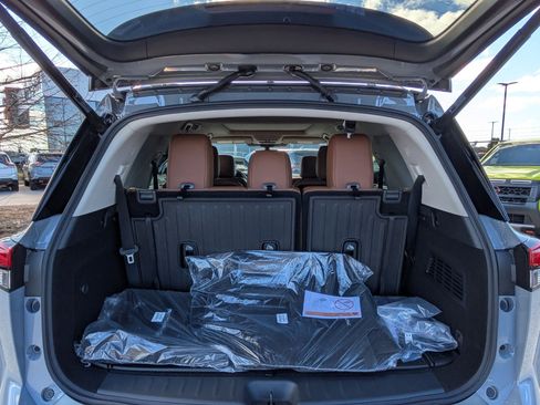 New 2026 Nissan Pathfinder Platinum FWD image 30